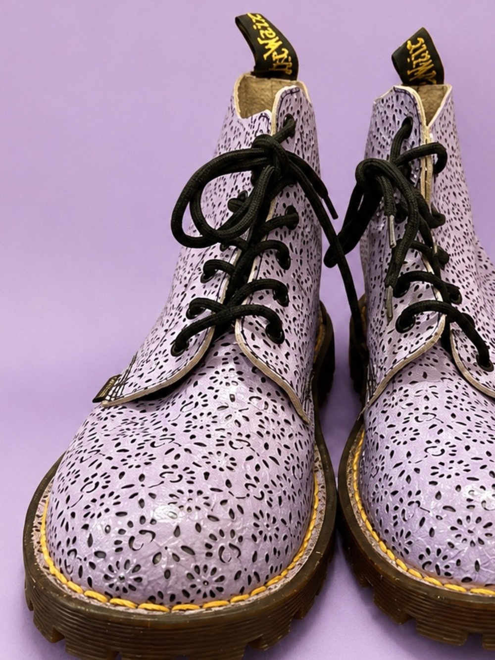 Dr. Martens VTG 80s Made In England Thistle/Floral Etching Women’s size 7 RARE! - Picture 7 of 10